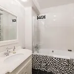 Apartament Manoir Dacia - Oiseaux 8 *